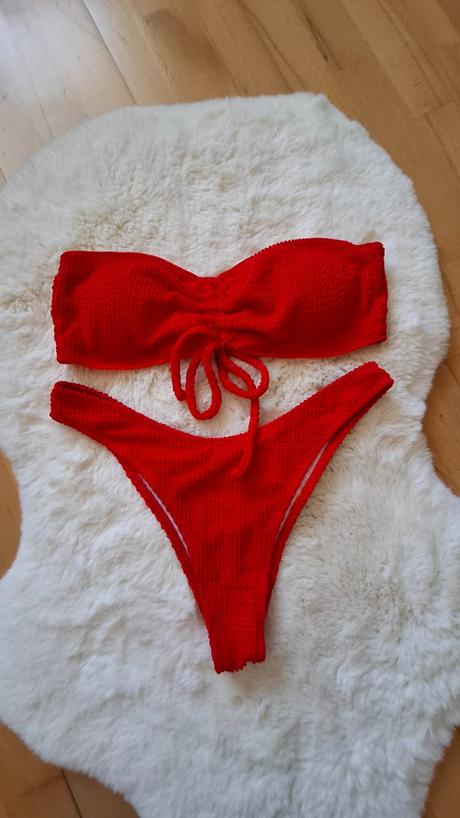 Cervene damske plavky, s