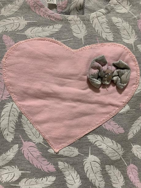 Detské sivé šaty s pierkami, 92