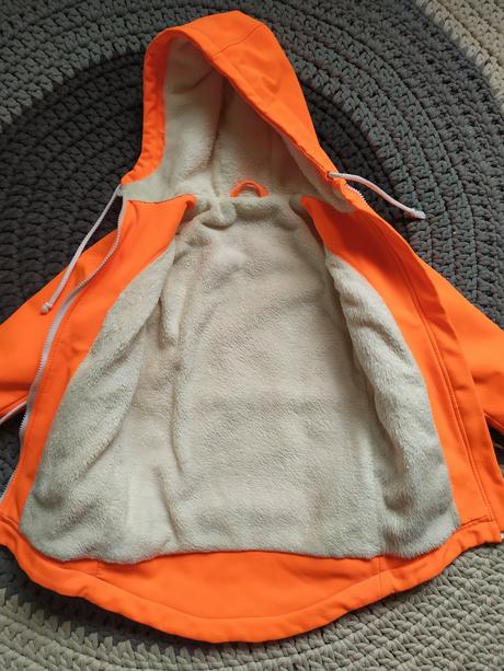 Zimní softshellová bunda podšitá beránkem, 110