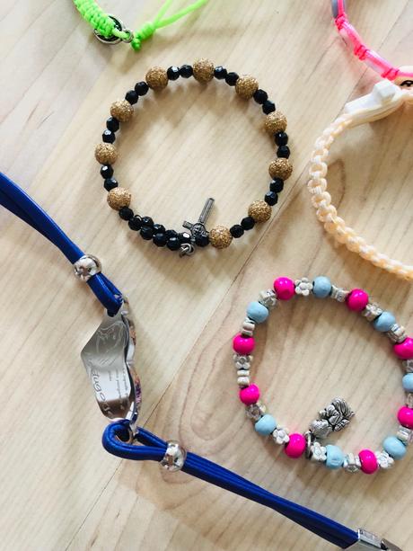 Posvätené naramky, 