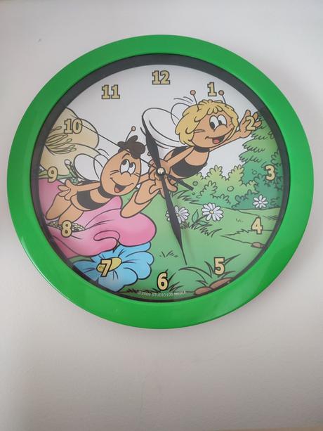 Nástenné hodiny včielka maja, 
