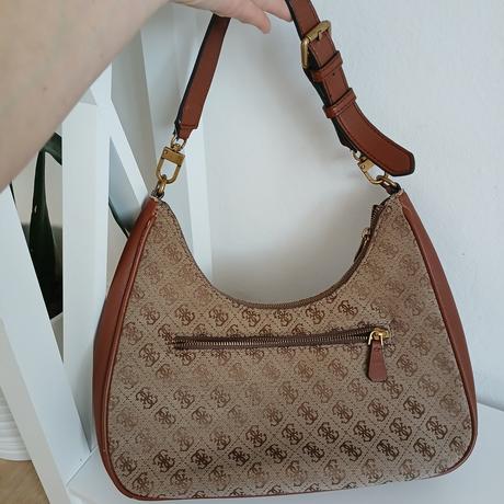 Kabelka cez plece guess, guess