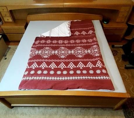 Predám  obliečku na paplón -vianočný vzor, 