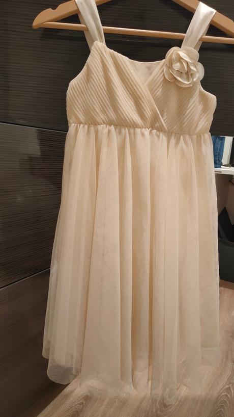 Nádherné trblietavé šaty, 134