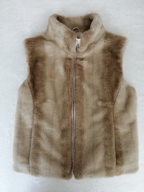 Krásna kožušinová vesta zn. john rocha, 40