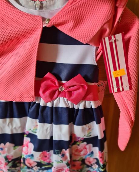 Krásne slávnostné šaty, 92