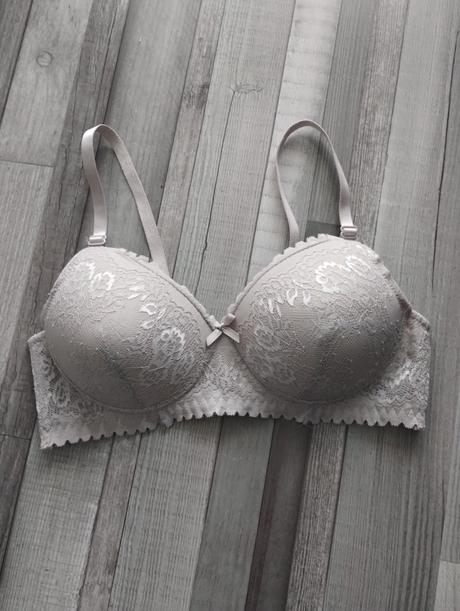 Nová podprsenka, 90b