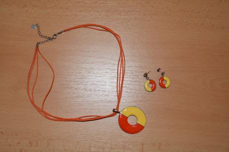 Náhrdelník s naušnicami,