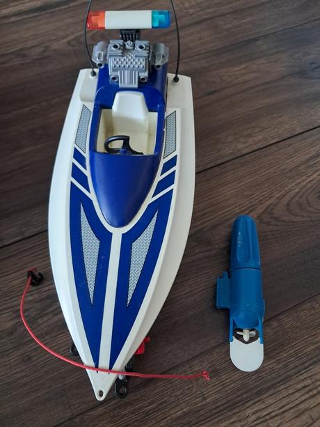 Playmobil policajné auto s policajným člnom, 