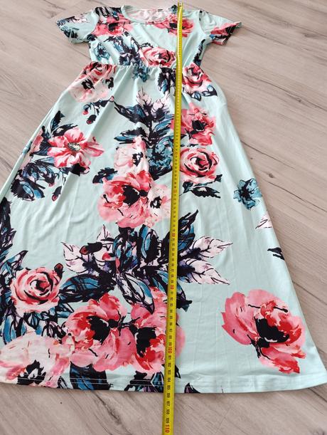 Krásne dlhé kvietkované šaty, s