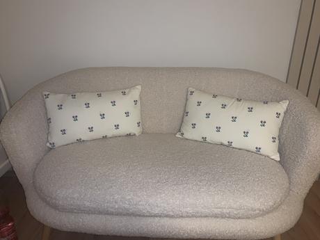 2 dekoračné vankúše s výplňou,