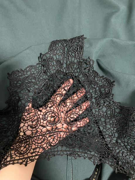 Top s krajkovým výstrihom, m / s