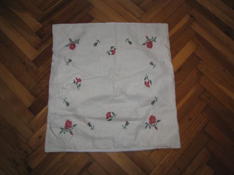 Vyšívaný vankúš, 