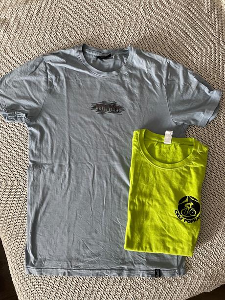 Krásne svetlomodré tričko, s