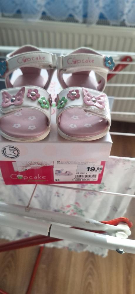 Sandalky, cupcake,21