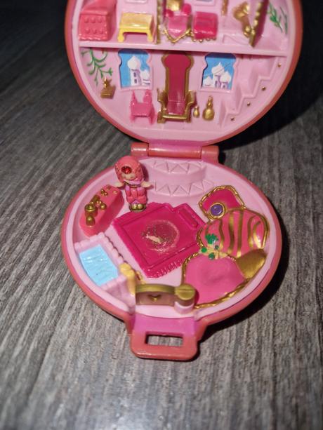 Polly pocket jeweled palace,