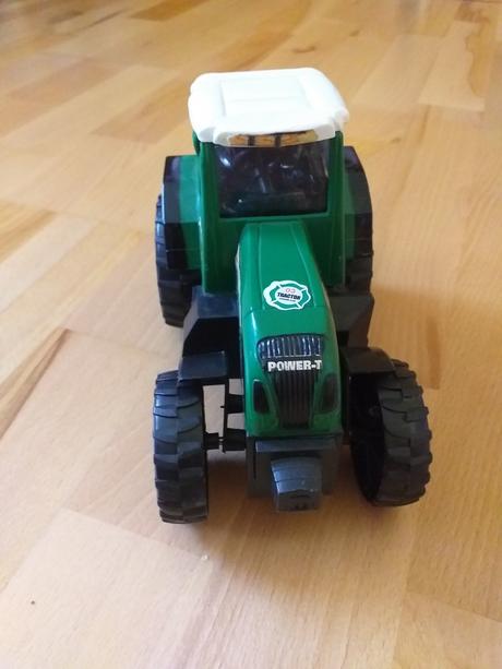 Mám na predaj traktor,