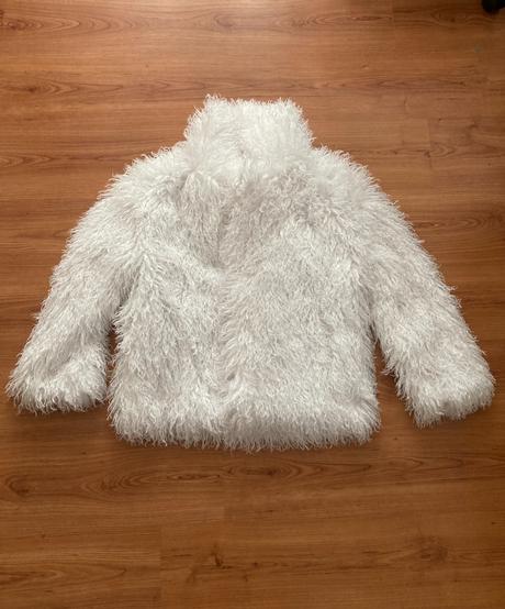 Biely huňatý kožúšok, m