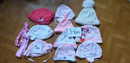 Balík čiapočiek klobúčikov a čeleniek, 68–80