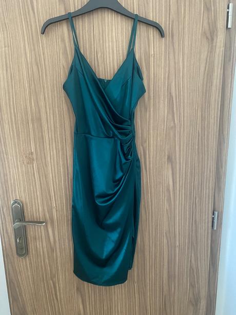 Smaragdovo zelené šaty, s