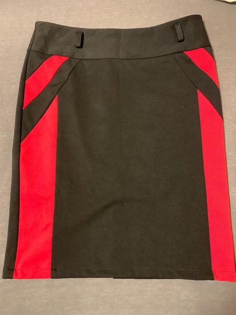 Cierna sukna s cervenym, xl