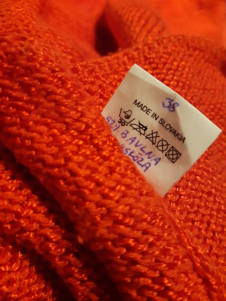Červený sveter - vyrobený na slovensku, 38
