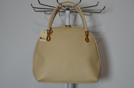 Béžová kabelka, 