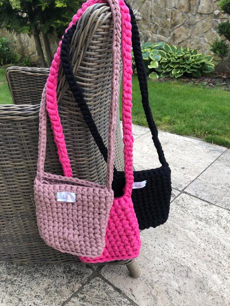 Háčkovaná kabelka, 