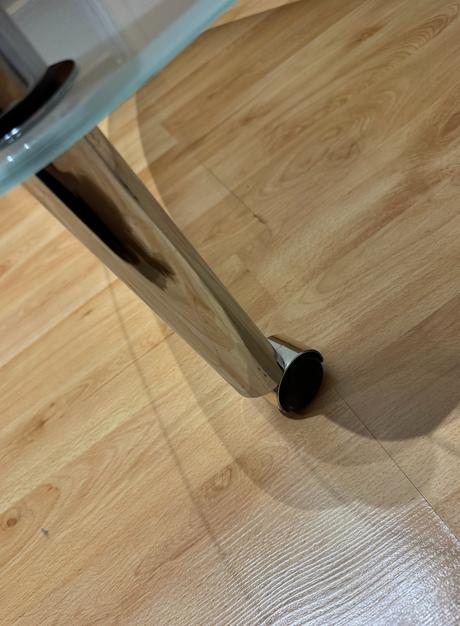 Sklenený konferenčný stolík, 