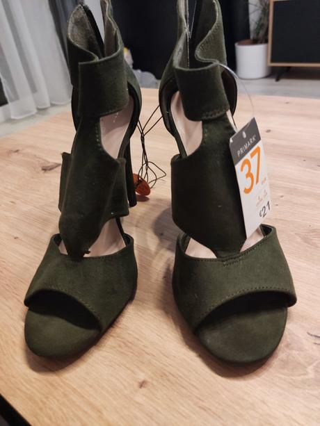 Sandále na opätku, primark,37