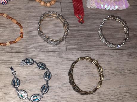Dámske a dievčenské náramky,
