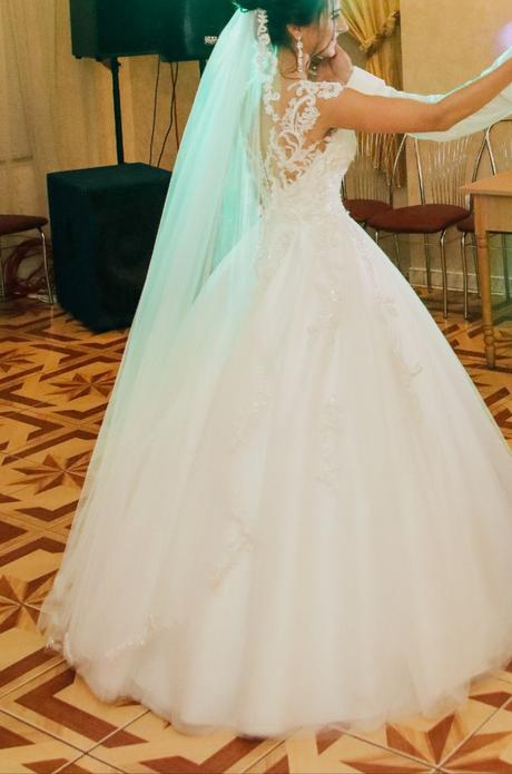 Krasne spoločenske šaty, s