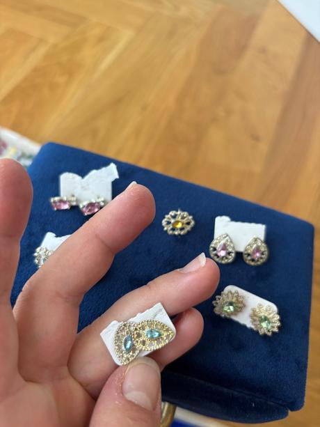 Náušnice farebné bižu, 