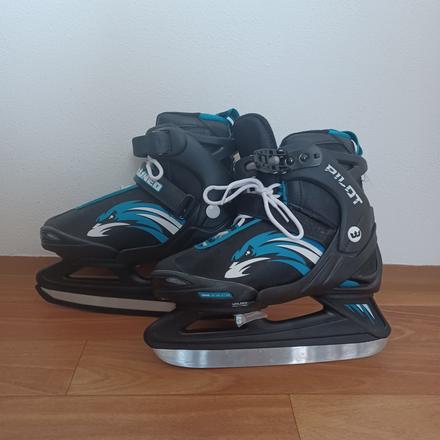 Chlapcenske nastaviteľné korčule na ľad, 35