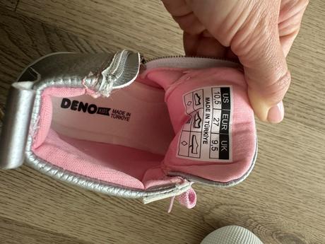 Deno nove tenisky, 27