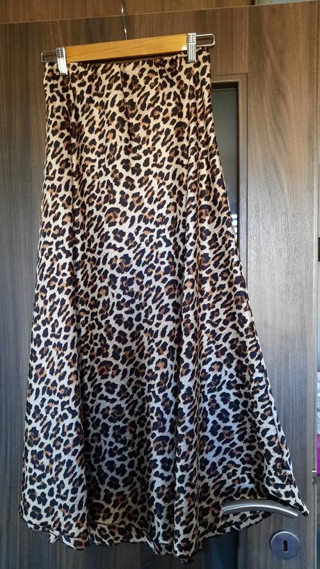 Saténová leo sukňa, 