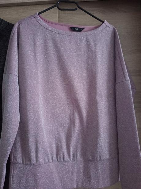 Dve trblietavé tuniky, 38