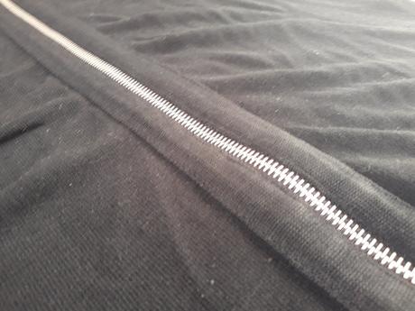 Cierny tenky kvalitny sveter na zips s golierom, l