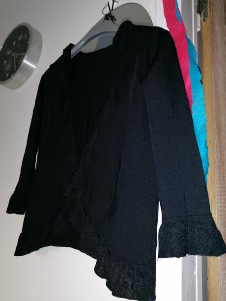 Ľahký svetrík s volánom, s