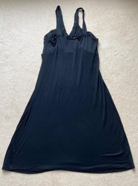 Dámske čierne šaty, m