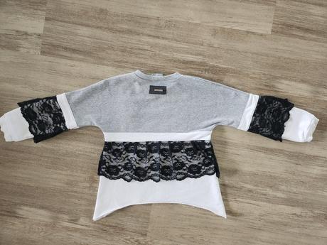 Zaujímavá mikina s čipkami, 134