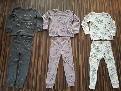 Pyzamka next, next,104