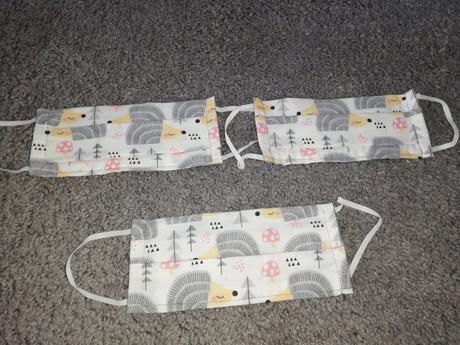 Rúško pre dospelých vzor ježko, 