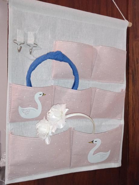 Kapsar - zavesny ulozny priestor pre dievcata,