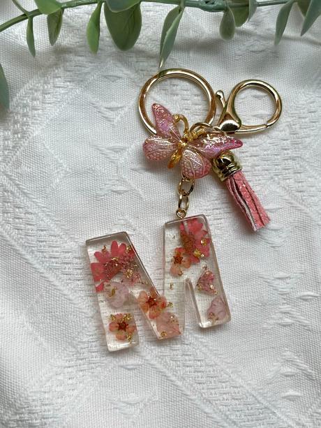 Ručne vyrobené živicové kľúčenky, 