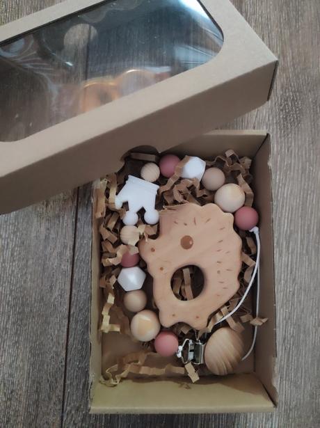 Retiazka na cumlik s hryzatkom v krabicke, 