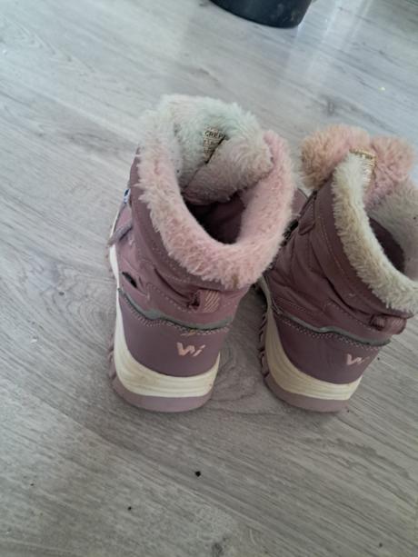 Darujem zimné topanky na donosenie, 33