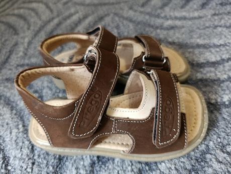 Sandálky, 28