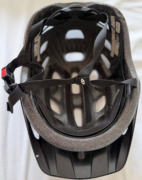 Giro čierna unisex cyklistická prilba+zámok+pumpa, 