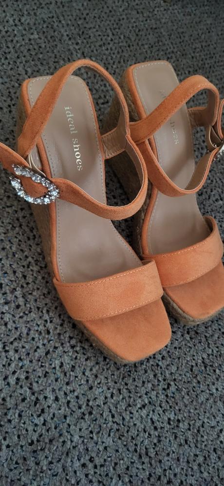 Oranžové semišové sandálky, 39